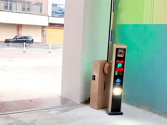 地下停車場(chǎng)車牌識(shí)別系統(tǒng)