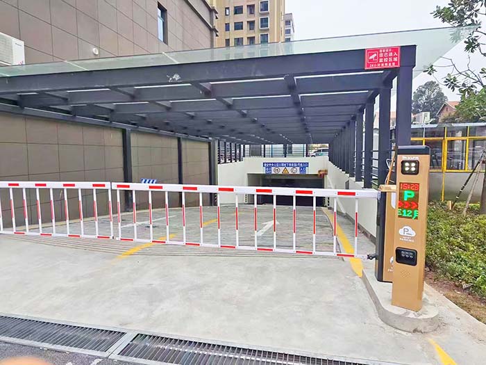 小區(qū)車(chē)牌識(shí)別系統(tǒng)