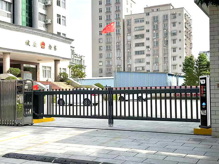 某單位采用“安快”一進(jìn)一出柵欄道閘 停車場(chǎng)出入口方案