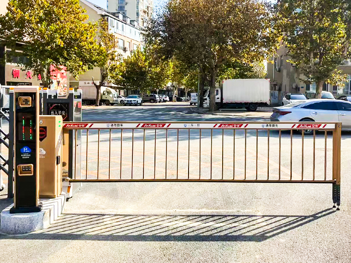 某社區(qū)采用 “安快” 車牌識(shí)別系統(tǒng)