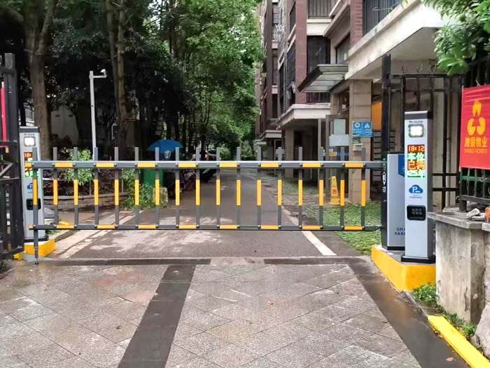 某小區(qū)停車(chē)場(chǎng)采用 “安快” 車(chē)牌識(shí)別系統(tǒng)