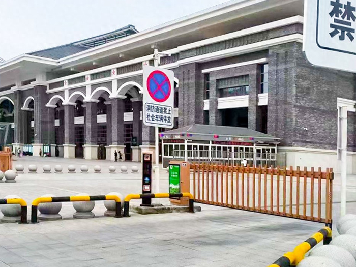 某景區(qū)停車場(chǎng)采用 “安快” 車牌識(shí)別系統(tǒng)