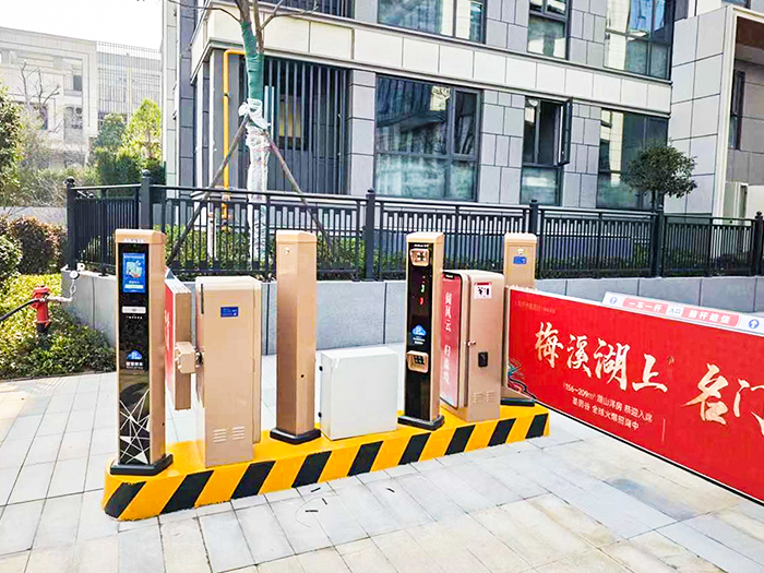 某小區(qū)采用 “安快” 車牌識(shí)別系統(tǒng)