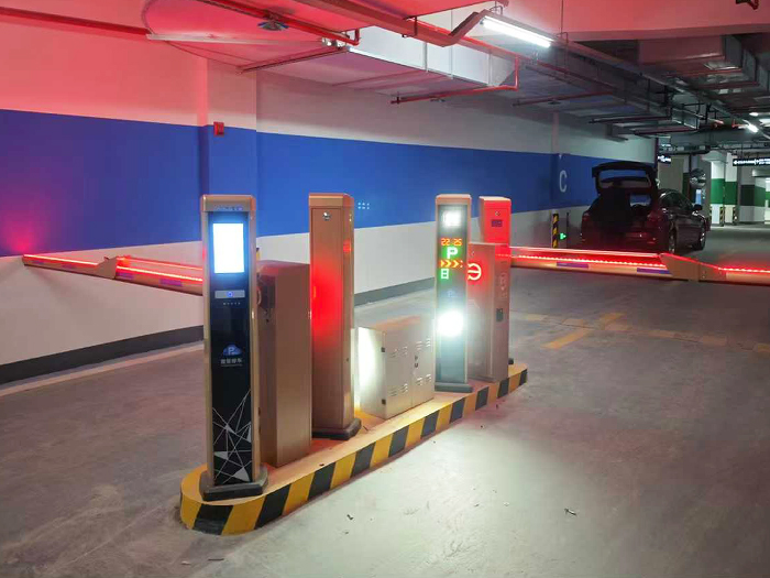 某地下停車場(chǎng)采用 “安快” 車牌識(shí)別系統(tǒng)