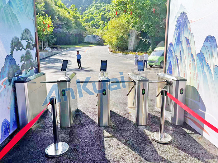 某景區(qū)采用 “安快” 人行通道三輥閘
