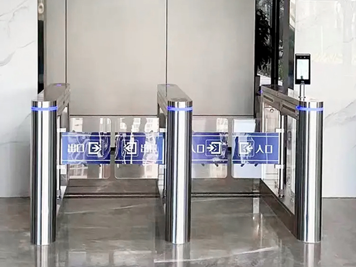 某大廈采用 “安快” 人行通道擺閘【搭配人臉識別】