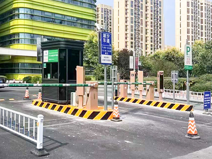 某醫(yī)院采用 “安快” 多進多出車牌識別系統(tǒng)案例圖